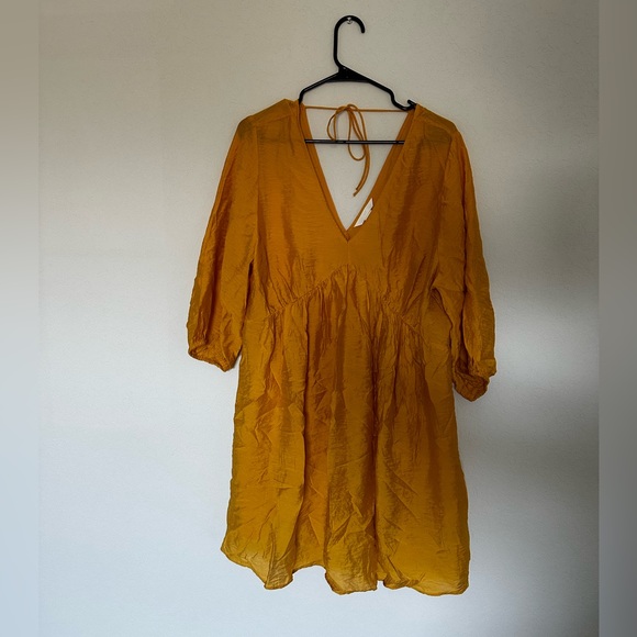 H&M Dresses & Skirts - H&M Yellow/Gold Dress